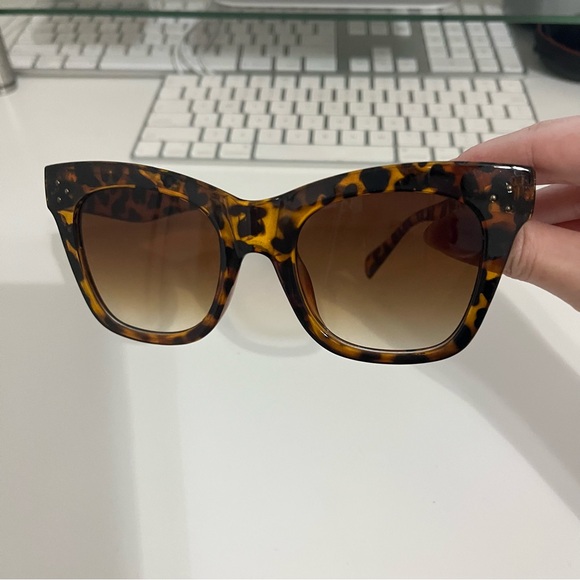 NEW Tortoise Shell Fashion Sunglasses - Picture 4 of 5